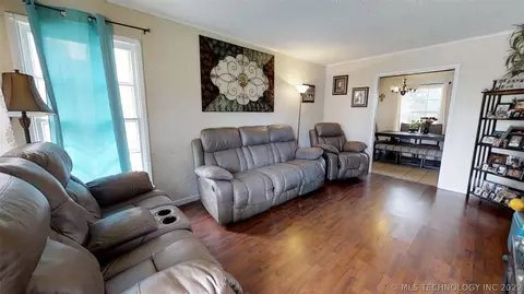 7427 E 2nd St, Tulsa, OK 74112 photo 3