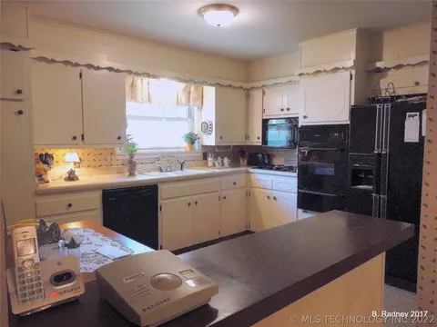 1705 E 59th Pl, Tulsa, OK 74105 photo 10