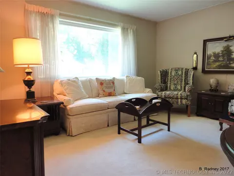 1705 E 59th Pl, Tulsa, OK 74105 photo 4