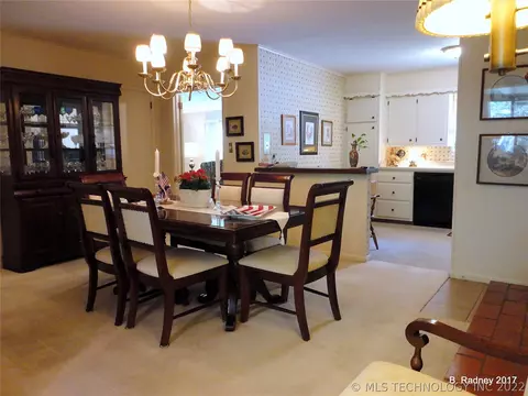 1705 E 59th Pl, Tulsa, OK 74105 photo 9
