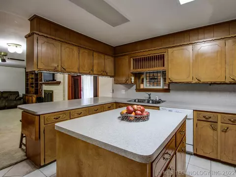 6824 E 55th St, Tulsa, OK 74145 photo 9