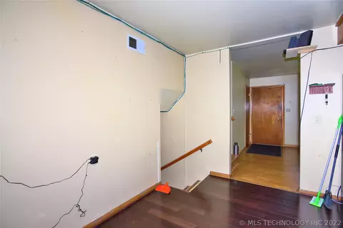 6734 E 8th St, Tulsa, OK 74112 photo 8