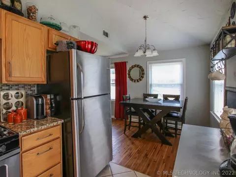 3739 E 2nd Pl, Tulsa, OK 74112 photo 12