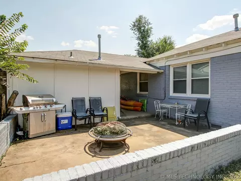 3739 E 2nd Pl, Tulsa, OK 74112 photo 2