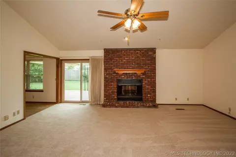 6006 E 80th Pl, Tulsa, OK 74136 photo 3