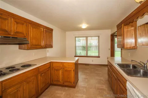 6006 E 80th Pl, Tulsa, OK 74136 photo 9