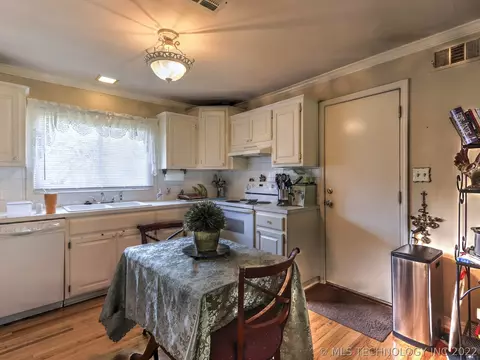 4609 E 40th St, Tulsa, OK 74135 photo 11