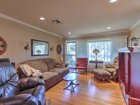 4609 E 40th St, Tulsa, OK 74135 photo 7