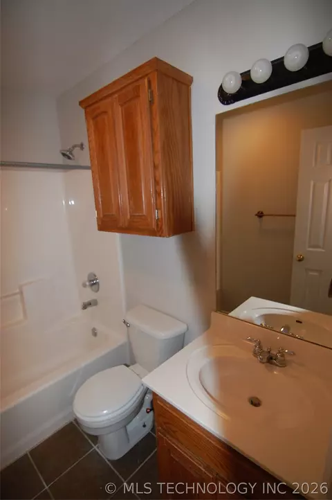 1383 E 138th Pl, Glenpool, OK 74033 photo 10