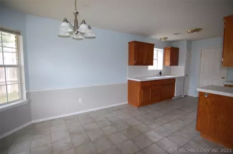 1383 E 138th Pl, Glenpool, OK 74033 photo 8