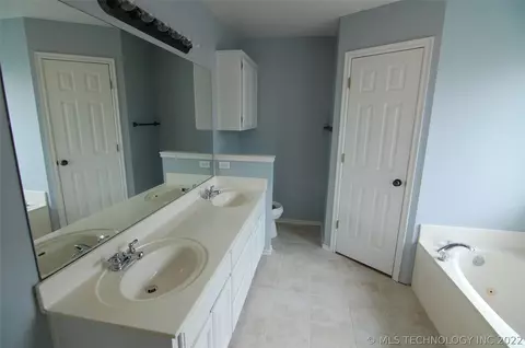 1383 E 138th Pl, Glenpool, OK 74033 photo 3