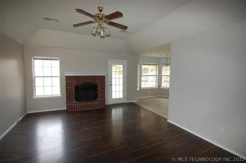 1383 E 138th Pl, Glenpool, OK 74033 photo 9