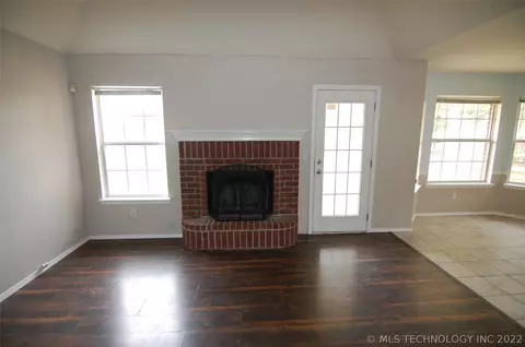 1383 E 138th Pl, Glenpool, OK 74033 photo 6