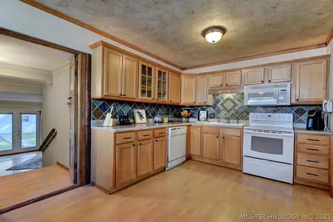 211 E 33rd Pl, Tulsa, OK 74105 photo 12