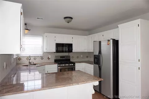 1197 E 132nd Pl, Glenpool, OK 74033 photo 9