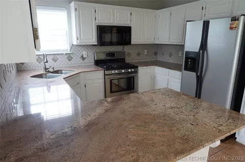 1197 E 132nd Pl, Glenpool, OK 74033 photo 10