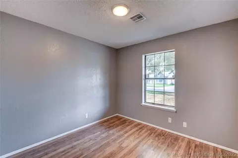 1030 144th Pl, Glenpool, OK 74033 photo 13