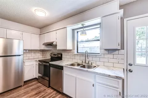 1030 144th Pl, Glenpool, OK 74033 photo 8