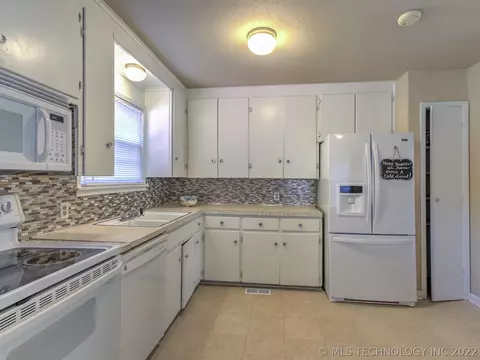 1023 E 38th St, Tulsa, OK 74105 photo 9