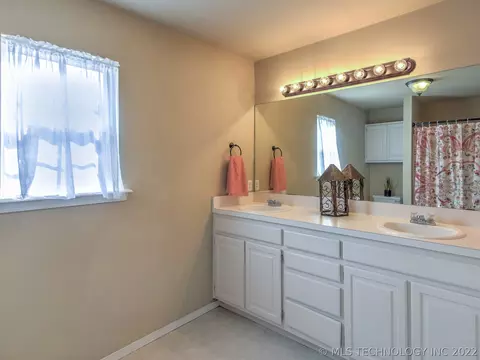 1023 E 38th St, Tulsa, OK 74105 photo 17