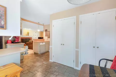 6852 E 56th St, Tulsa, OK 74145 photo 16