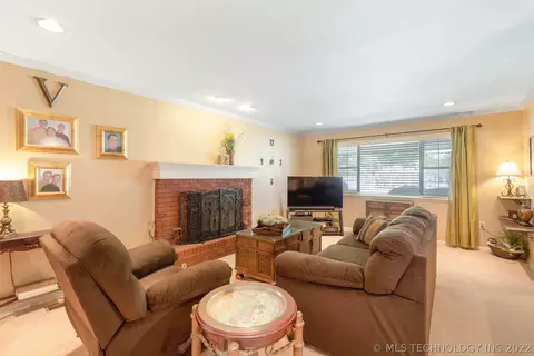 6852 E 56th St, Tulsa, OK 74145 photo 5