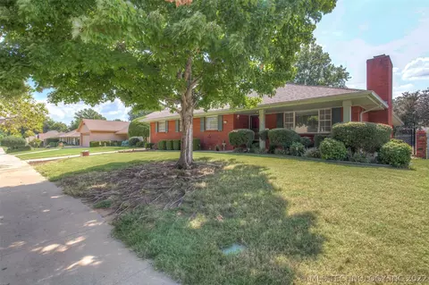 6852 E 56th St, Tulsa, OK 74145 photo 2
