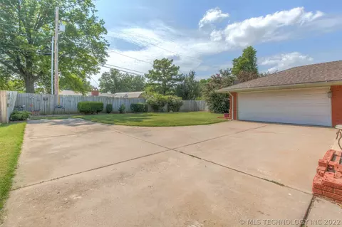 6852 E 56th St, Tulsa, OK 74145 photo 29