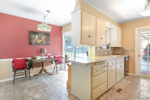 6852 E 56th St, Tulsa, OK 74145 photo 15