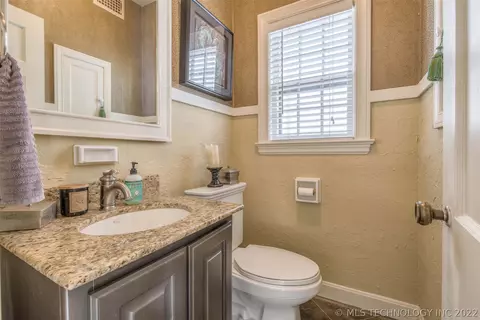240 E 27th St, Tulsa, OK 74114 photo 23
