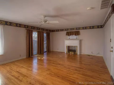 1906 E 20th St, Okmulgee, OK 74447 photo 4