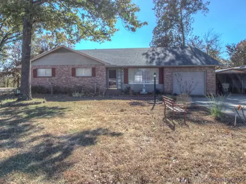 1906 E 20th St, Okmulgee, OK 74447 photo 1
