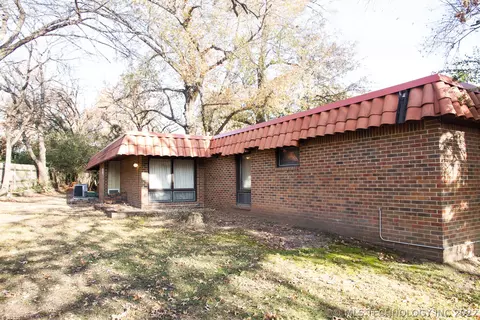2858 E 48th Pl, Tulsa, OK 74105 photo 11
