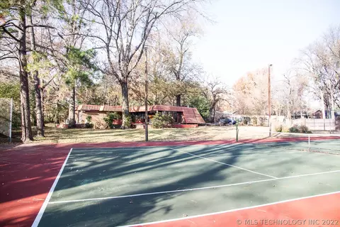 2858 E 48th Pl, Tulsa, OK 74105 photo 8
