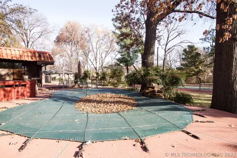 2858 E 48th Pl, Tulsa, OK 74105 photo 10