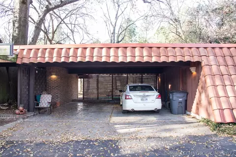 2858 E 48th Pl, Tulsa, OK 74105 photo 13