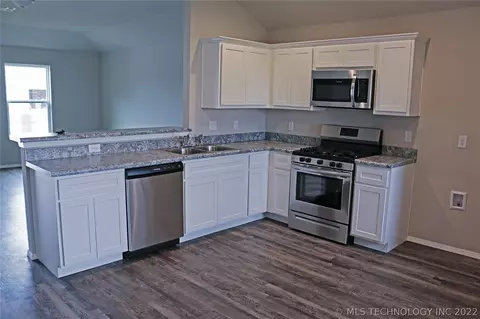 1236 E Richmond St, Broken Arrow, OK 74012 photo 3