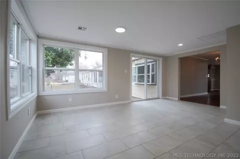 1373 E 45th Pl, Tulsa, OK 74105 photo 18