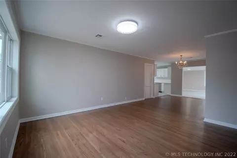 1373 E 45th Pl, Tulsa, OK 74105 photo 8