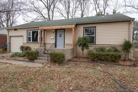 1373 E 45th Pl, Tulsa, OK 74105 photo 3