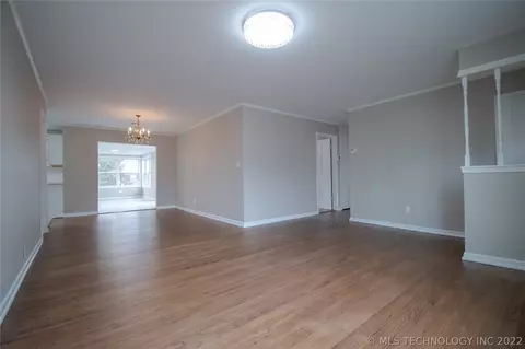 1373 E 45th Pl, Tulsa, OK 74105 photo 7