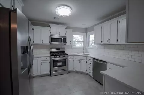 1373 E 45th Pl, Tulsa, OK 74105 photo 9