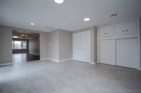 1373 E 45th Pl, Tulsa, OK 74105 photo 17