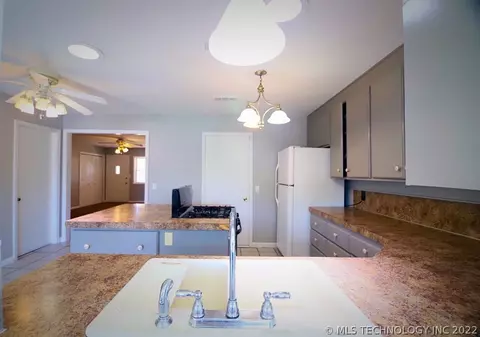 6537 E 8th St, Tulsa, OK 74112 photo 13