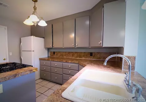 6537 E 8th St, Tulsa, OK 74112 photo 8