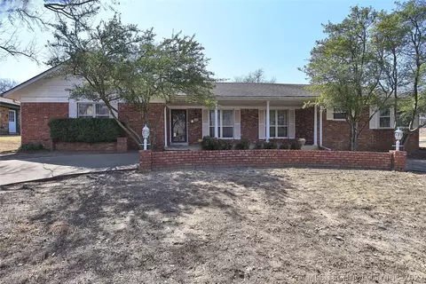 5808 E 64th Pl, Tulsa, OK 74136 photo 1