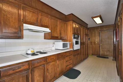 5808 E 64th Pl, Tulsa, OK 74136 photo 10