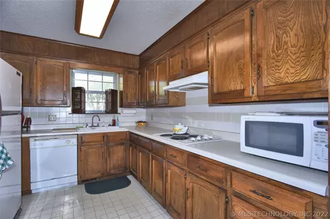 5808 E 64th Pl, Tulsa, OK 74136 photo 9