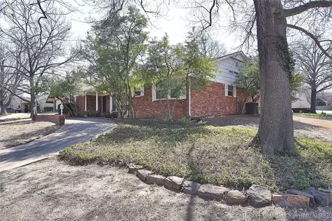 5808 E 64th Pl, Tulsa, OK 74136 photo 2