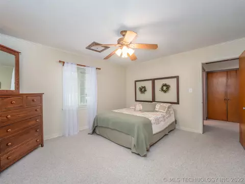 2976 E 45th Pl, Tulsa, OK 74105 photo 23